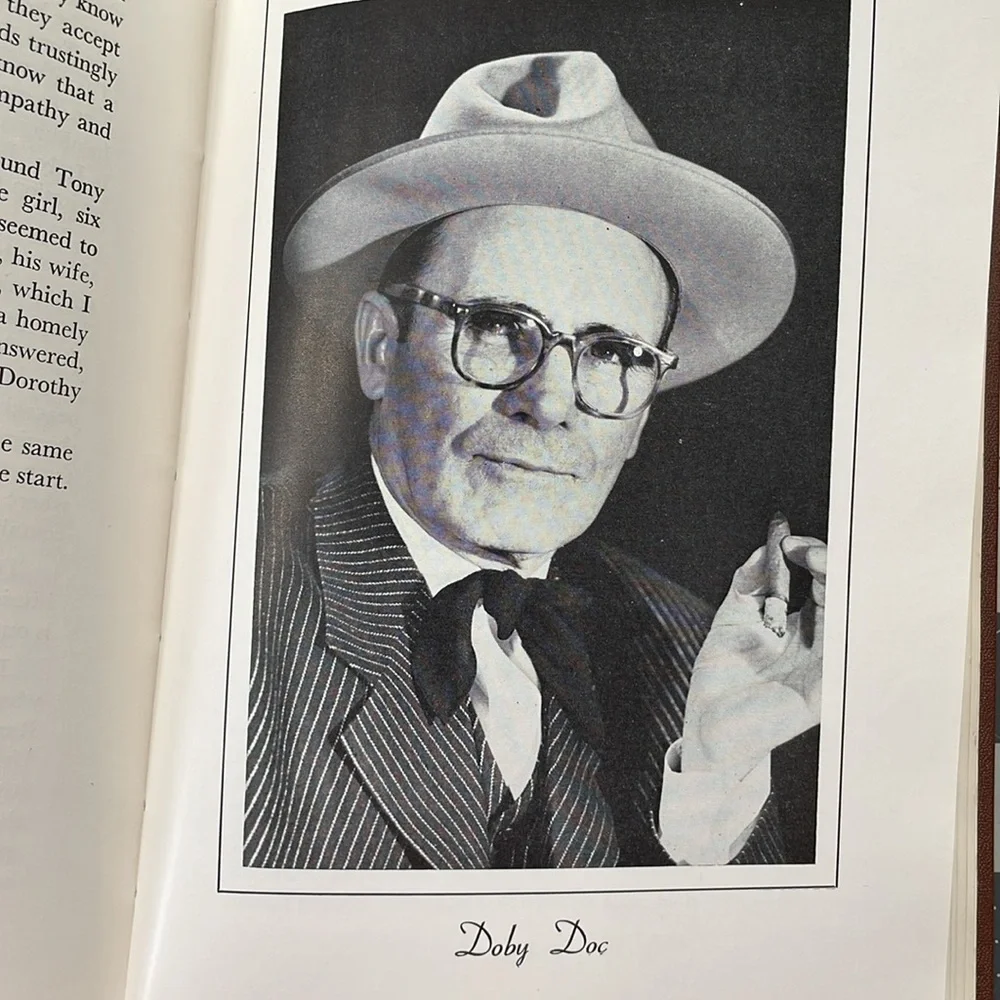 Viva Vegas by Paul Ralli c1953 House-Warven Publisher